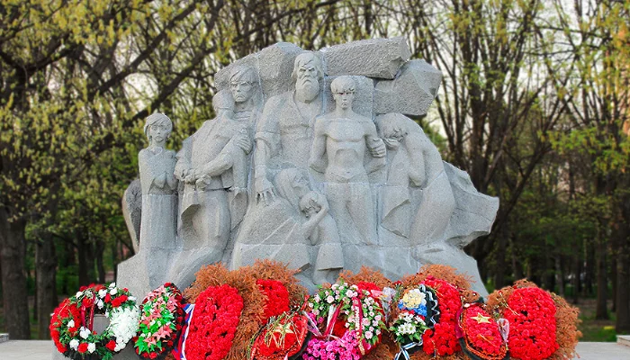 Памятник жертвам фашистского террора &copy;&nbsp;Фото Динара Бурангулова, Юга.ру