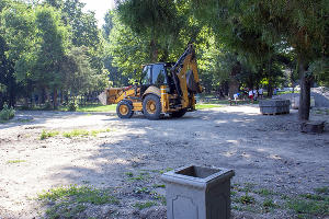 Ремонт парка у стадиона «Кубань» © Фото Дмитрия Пославского, Юга.ру