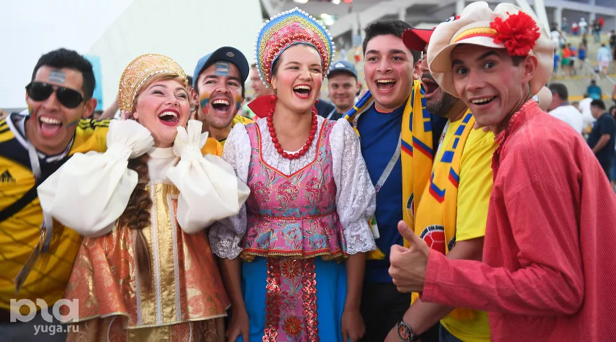 Фанаты перед победным матчем Уругвая на стадионе «Фишт» &copy;&nbsp;Фото Елены Синеок, Юга.ру