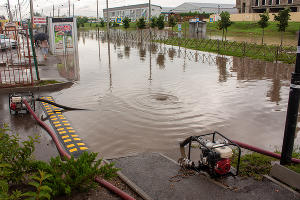 Последствия ливня на улице Московской &copy;&nbsp;Фото Дмитрия Пославского, Юга.ру