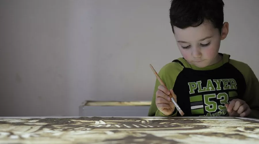 Песочная арт-терапия для детей-аутистов &copy;&nbsp;Елена Синеок. ЮГА.ру