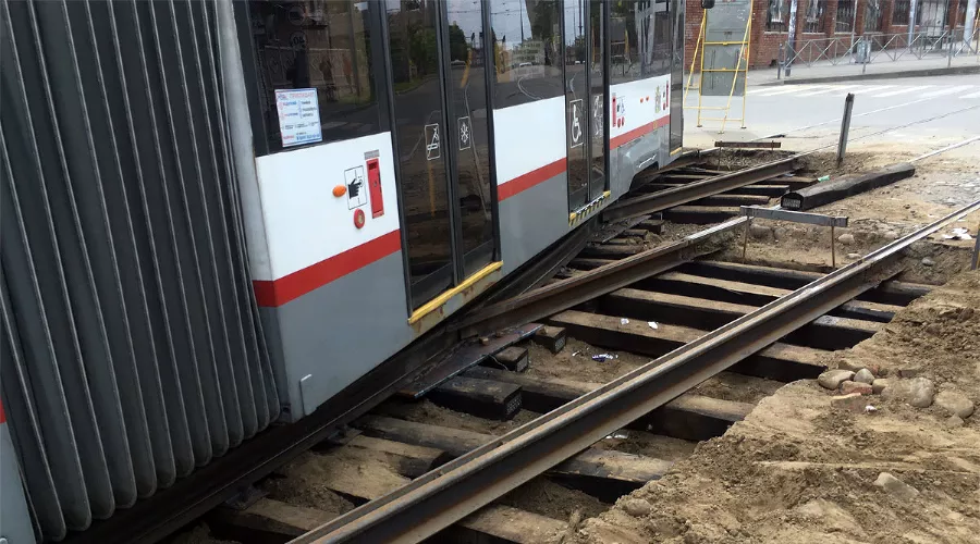 Ремонт трамвайных путей на Дмитриевской дамбе &copy;&nbsp;Фото Александра Гончаренко, Юга.ру