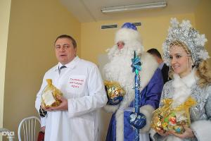 Мэр Сочи поздравил пациентов детской больницы © Юлия Баранова. ЮГА.ру