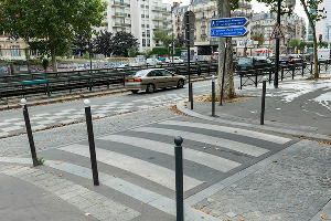 Заборы в Париже © Фото с сайта varlamov.me