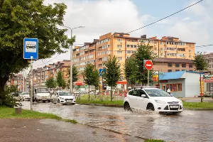 Последствия ливня на улице Московской &copy;&nbsp;Фото Дмитрия Пославского, Юга.ру