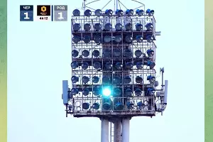 Погасшая мачта освещения на матче «Черноморец» – «Родина» 1 сентября 2024 г. &copy;&nbsp;Скриншот видео телеграм-канала &laquo;МЕЛБЕТ Первая лига&raquo;, t.me/fnleagueofficial