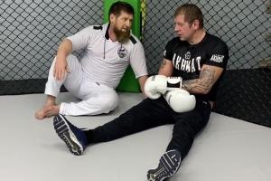 Рамзан Кадыров и Александр Емельяненко &copy;&nbsp;Скриншот видео из инстаграма Александра Емельяненко, instagram.com/alexemelyanenko