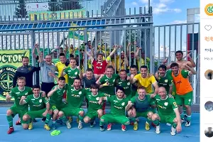 Игроки и фанаты ПФК «Кубань» празднуют сохранение места в ФНЛ после матча с «Уфой» &copy;&nbsp;Скриншот страницы ПФК &laquo;Кубань&raquo; Вконтакте, Vk.com/pfckuban