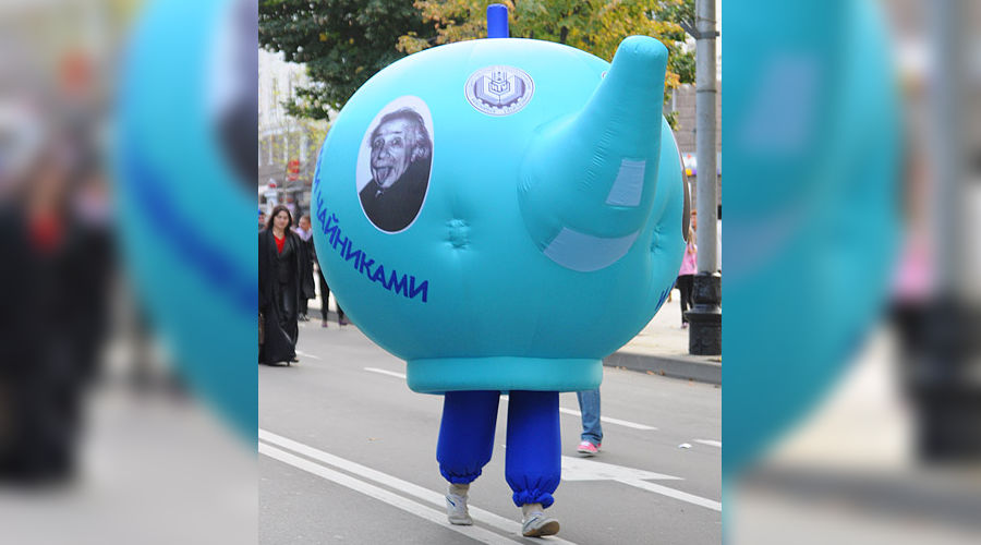 Парад чайников в Краснодаре &copy;&nbsp;Елена Синеок. ЮГА.ру