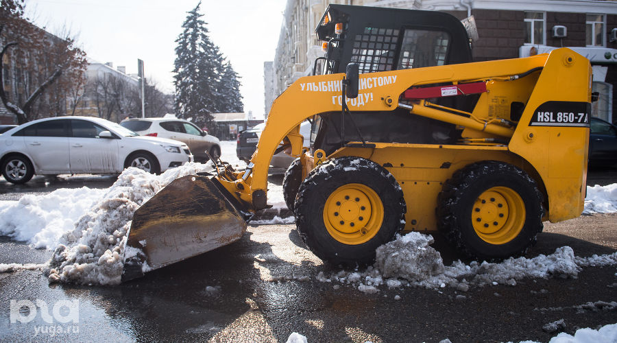Уборка снега в Краснодаре © Фото Елены Синеок, Юга.ру
