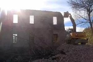 Снос сгоревшего здания на Гимназической &copy;&nbsp;Фото Сергея Юхновского, Юга.ру