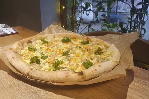 Пицца &laquo;Оливье&raquo; &copy;&nbsp;Фото Марины Солошко, Юга.ру