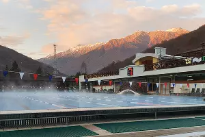 Открытый бассейн в корпусе С гостиницы &laquo;Гранд Отель Поляна&raquo; &copy;&nbsp;Фото Марины Солошко, Юга.ру