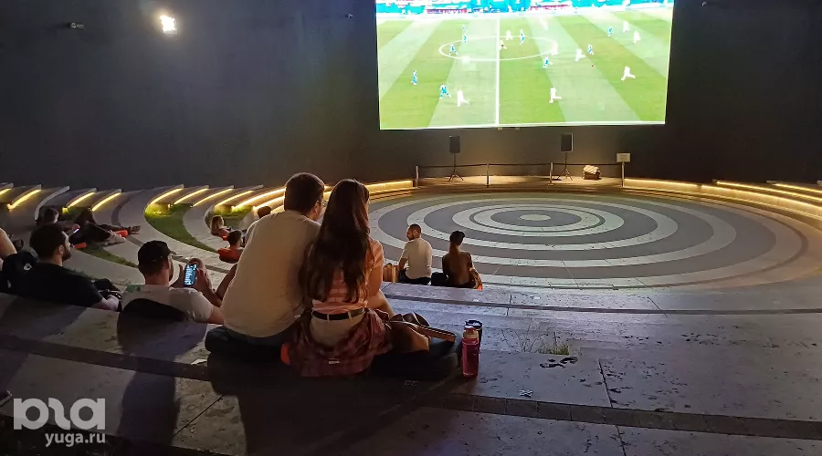 Трансляция матча Хорватия — Италия в парке «Краснодар» &copy;&nbsp;Фото Иолины Грибковой, Юга.ру
