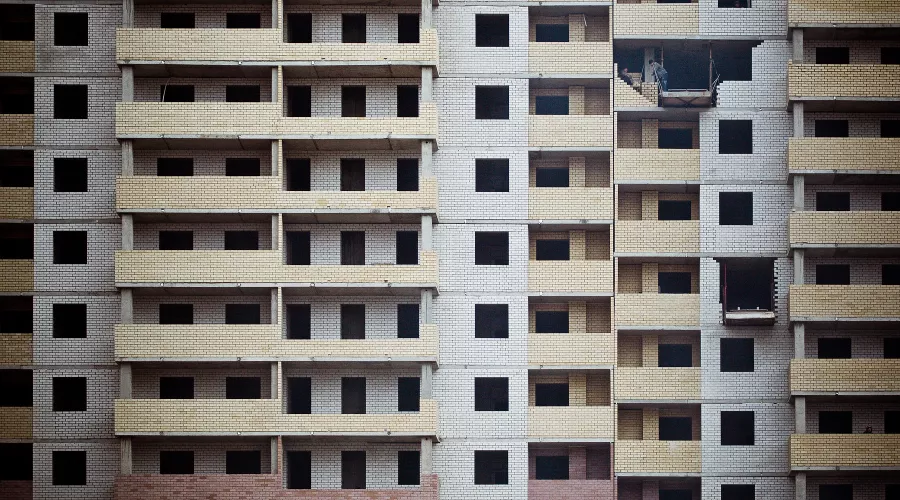 Строительство многоэтажного дома &copy;&nbsp;Фото Владимира Чучадеева, unsplash.com