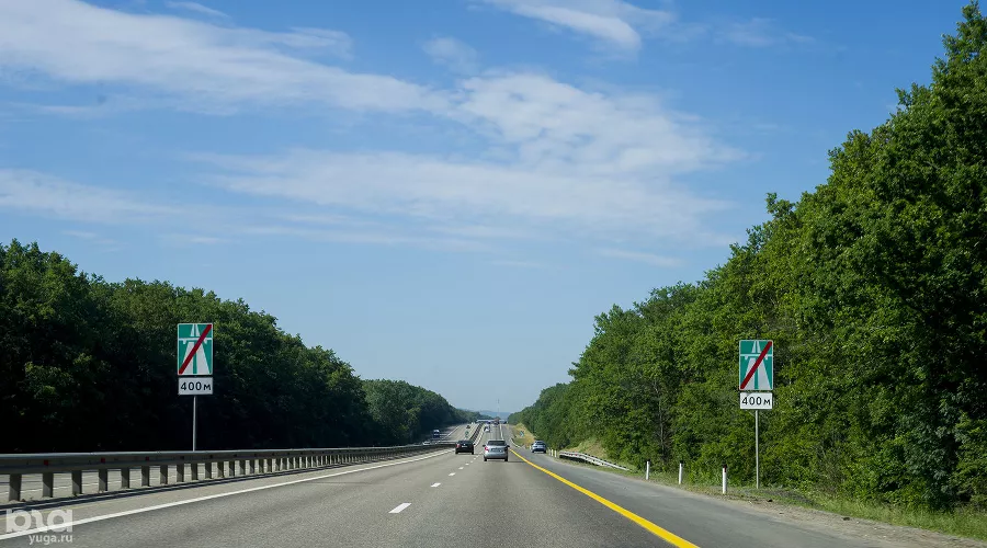 Автомагистраль в районе поселка Молькино &copy;&nbsp;Фото Евгения Мельченко, Юга.ру