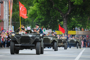 Парад Победы в Краснодаре © Елена Синеок, ЮГА.ру