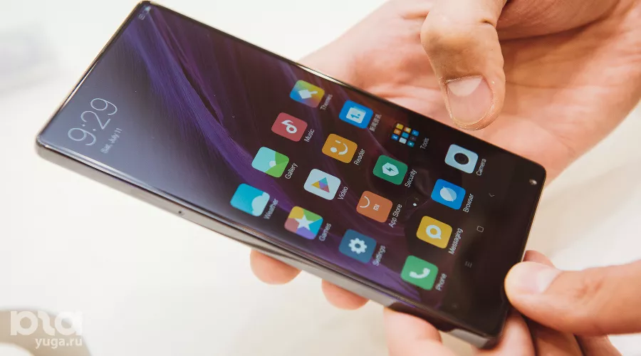 Мобильный телефон &copy;&nbsp;Фото Елены Синеок, Юга.ру