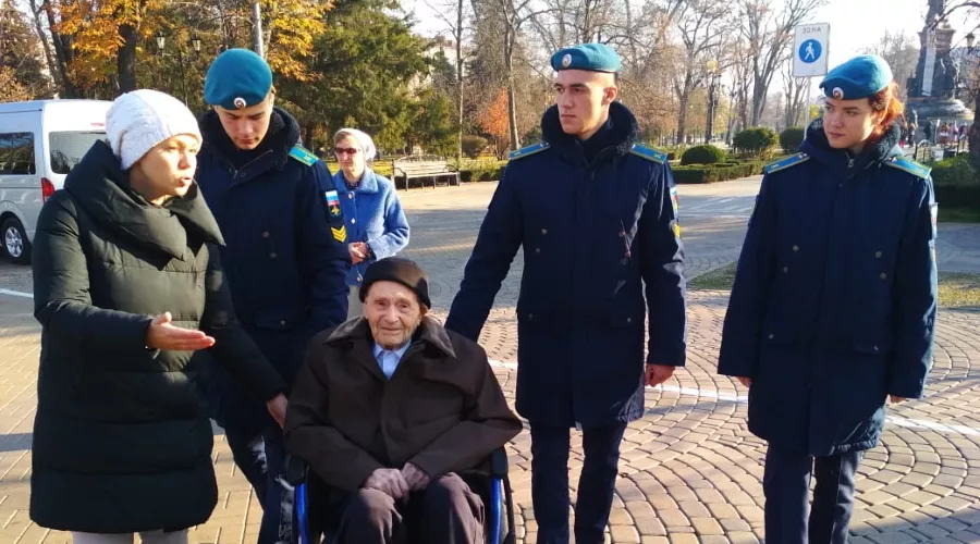 Экскурсия для старейшего жителя Краснодара Валерия Балюлиса &copy;&nbsp;Фото пресс-службы администрации Краснодара