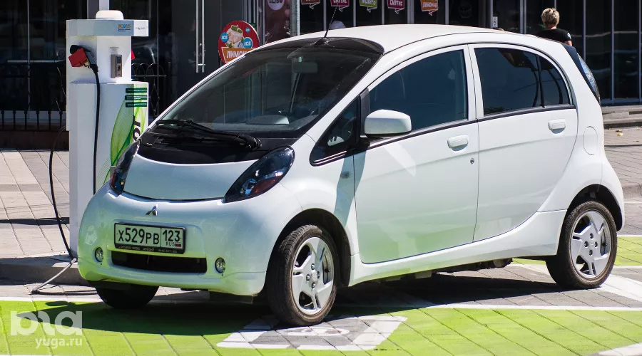 Зарядная станция для электромобилей в Краснодаре &copy;&nbsp;Фото Елены Синеок, Юга.ру