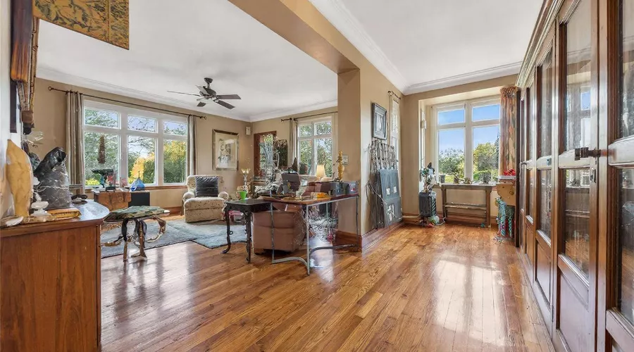 комната &copy;&nbsp;Изображение сгенерировано нейросетью Gigachat