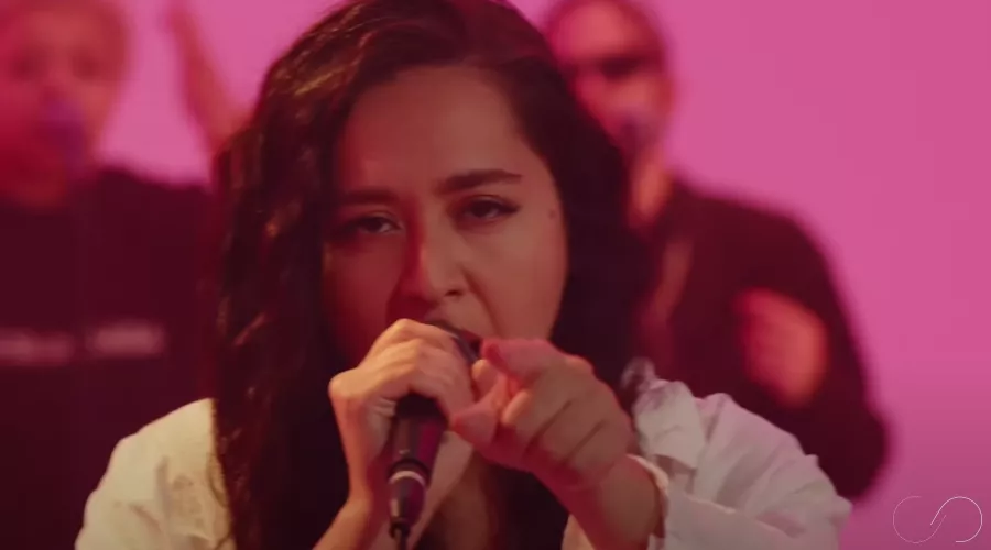 Манижа &copy;&nbsp;Скриншот видео из YouTube-канала M A N I Z H A