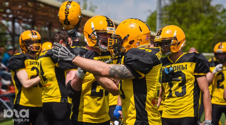 Краснодарские "Бизоны" обыграли крымских "Тавров" в американский футбол &copy;&nbsp;Елена Синеок, ЮГА.ру