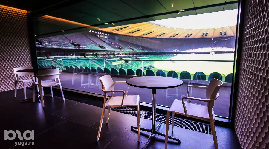Один из двух панорамных баров на стадионе ФК «Краснодар» &copy;&nbsp;Елена Синеок, ЮГА.ру