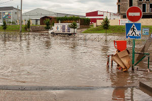 Последствия ливня на улице Московской &copy;&nbsp;Фото Дмитрия Пославского, Юга.ру