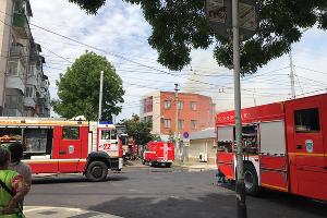 Пожар на пересечении улиц Карасунской и Октябрьской в Краснодаре © Фото Дарьи Роменской