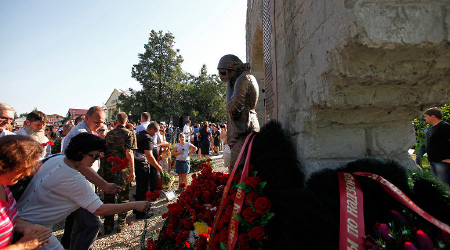 Траурные мероприятия в Крымске 6 июля 2013 года © Влад Александров, ЮГА.ру
