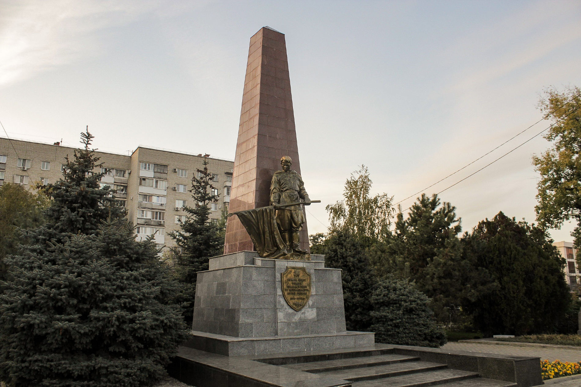 Монумент над братской могилой заметен издалека © Фото Динара Бурангулова, Юга.ру