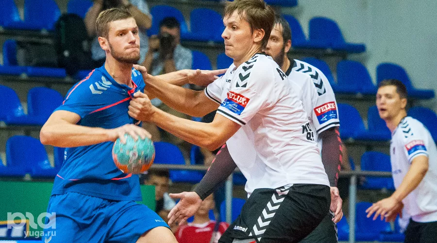 Краснодарский СКИФ проиграл "Чеховским медведям" в матче за Суперкубок России по гандболу &copy;&nbsp;Елена Синеок, ЮГА.ру