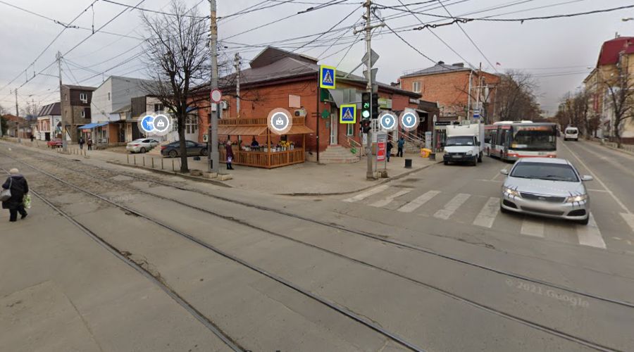 Угол улиц Мира и Коммунаров, Краснодар © Скриншот сервиса «Google Карты» google.com/maps, дата съемки март 2021 года