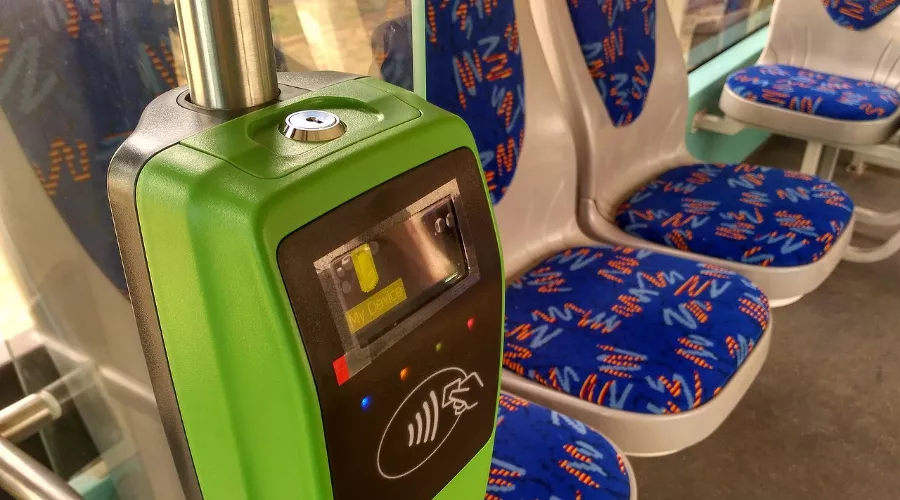 В новых трамваях Ростова-на-Дону установили USB-зарядки &copy;&nbsp;Фото из группы &laquo;Ростовский Городской Транспорт&raquo; &laquo;ВКонтакте&raquo;, vk.com/rostovgortrans