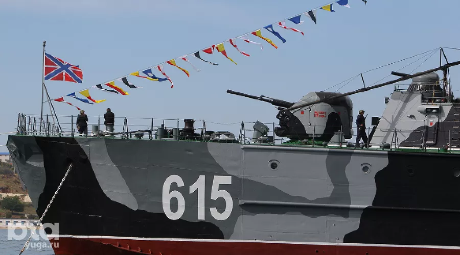 Парад авиации и морского флота в Севастополе &copy;&nbsp;Влад Александров, ЮГА.ру