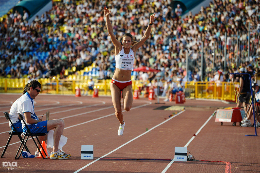 Легкая атлетика проходит на стадионе. Легкая атлетика в вузах. Спортсмены на стадионе. Фотографии вфла 2014-2015 ,жуковский мемориал знаменских. Легкая атлетика проходит на стадионе.