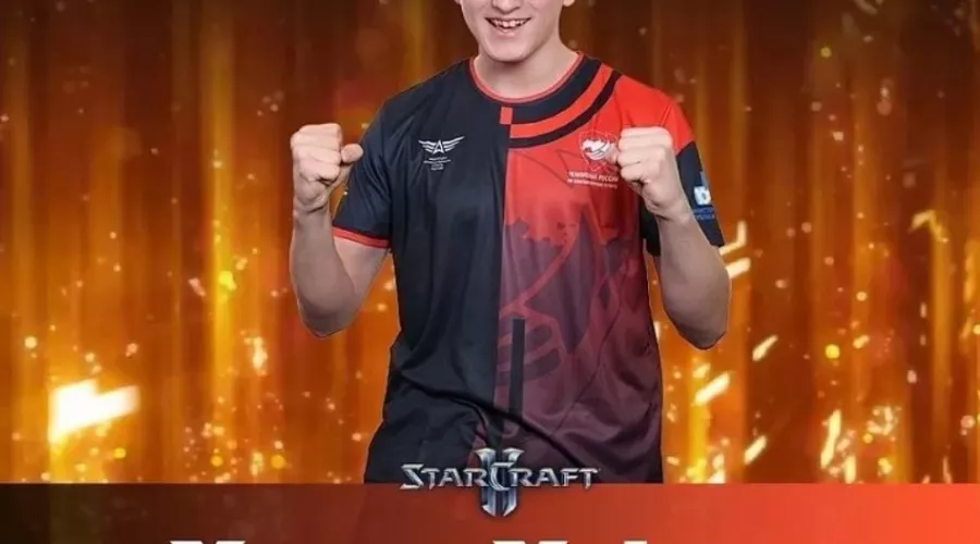 Яков Моисеенко празднует победу в чемпионате России по киберспорту &copy;&nbsp;Скриншот телеграм-канала Серафима Тимченко, T.me/timchenkosv