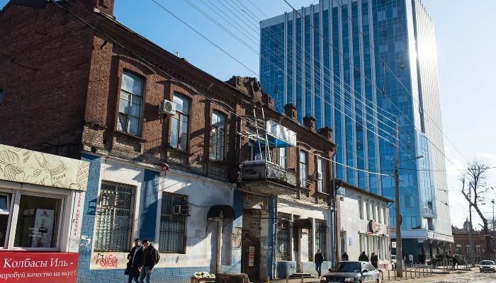 Улица Коммунаров &copy;&nbsp;Фото Елены Синеок, Юга.ру