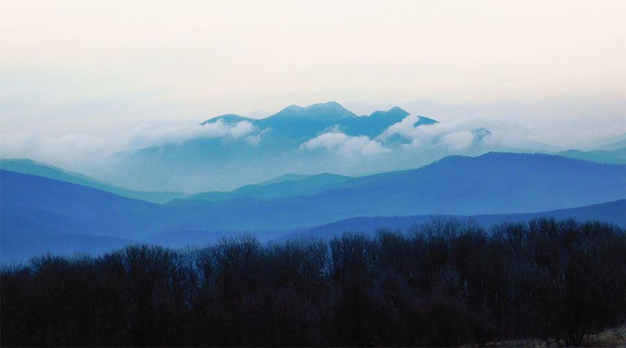 Гора Папай в тумане. Вид с хребта Коцехур © Фото Сергея Уокера, wikipedia.org