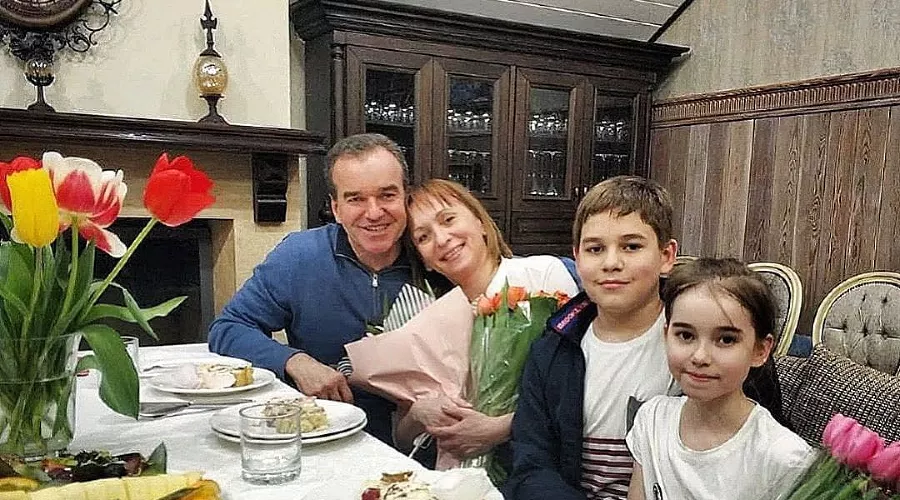 Вениамин Кондратьев с супругой и детьми &copy;&nbsp;Фото из аккаунта Вениамина Кондратьева в инстаграме, instagram.com/kondratyevvi/