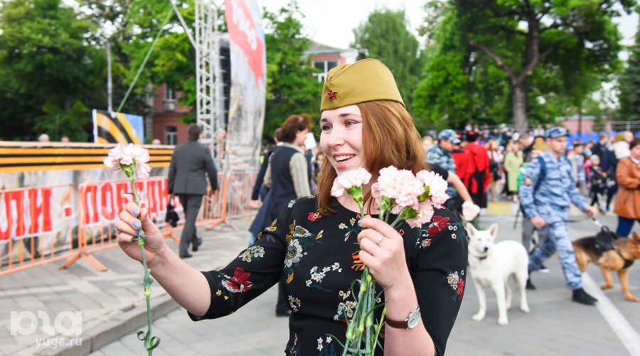 Парад Победы на Театральной площади в Краснодаре © Фото Елены Синеок, Юга.ру