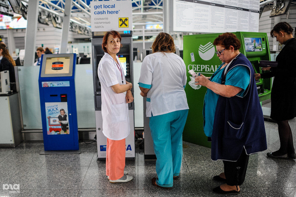 сотрудник службы безопасности аэропорта. работа в аэропорту сочи вакансии. досмотр в аэропорту. сотрудники службы авиационной безопасности аэропорт сочи. работа в аэропорту сочи вакансии.