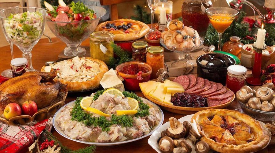 новогодний стол &copy;&nbsp;Изображение сгенерировано нейросетью Gigachat