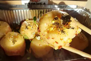 Роллы &laquo;Сирена&raquo; с сусальным золотом в &laquo;Карамбе&raquo; &copy;&nbsp;Фото Марины Солошко, Юга.ру