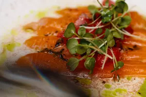 Форель с арбузом &copy;&nbsp;Фото Софии Збруй, предоставлено пресс-службой курорта &laquo;Роза Хутор&raquo;