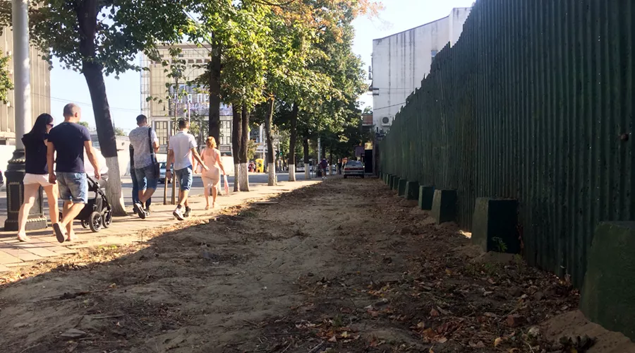 В Краснодаре отодвинули забор на улице Красной между Пашковской и Длинной, 2017 год &copy;&nbsp;Фото Юга.ру