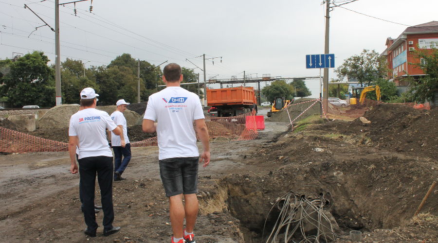 Активисты ОНФ проверили, как в Краснодаре ремонтируют ул. Новороссийскую и ул. Шевченко © Фото предоставлено пресс-службой ОНФ