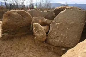 Дольмены, обнаруженные в ходе раскопок на Дегуакской поляне &copy;&nbsp;Фото Алексея Гусева