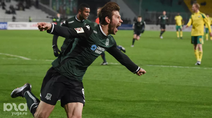 "Краснодар" обыграл "Кубань" со счетом 3:2. Федор Смолов &copy;&nbsp;Елена Синеок, ЮГА.ру